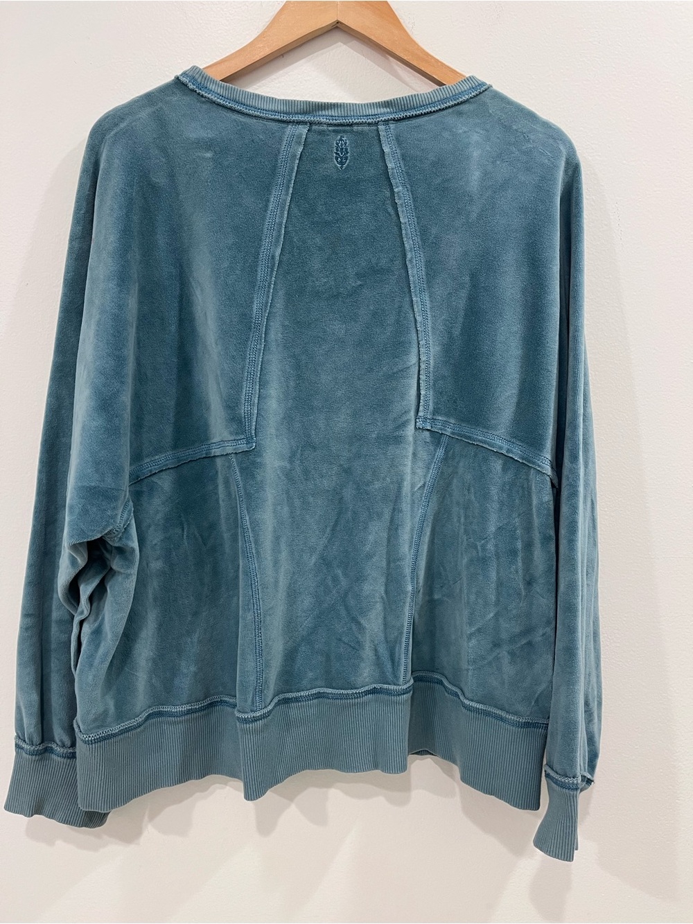 FREE PEOPLE Movement ‘Strive On' Velour Oversized Sweatshirt Women's Size Medium - Picture 5 of 8